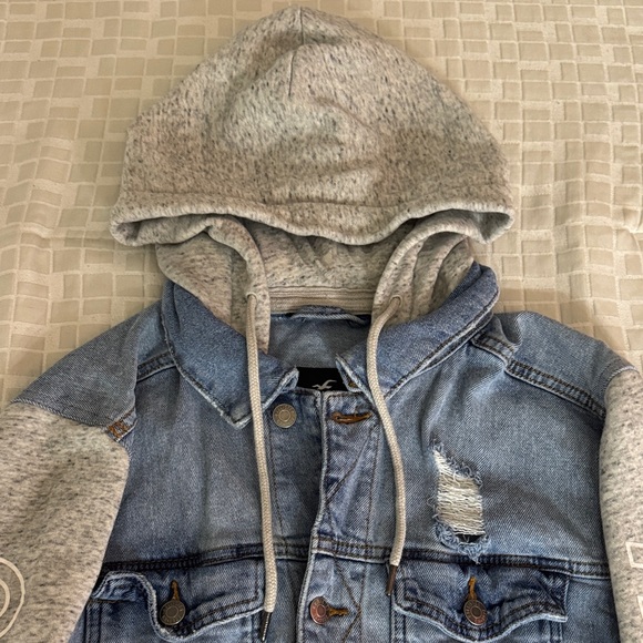 Hollister Blue Denim Jacket with Gray Sleeves - Picture 8 of 11